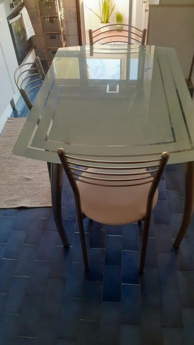 Mesa cozinha com cadeiras