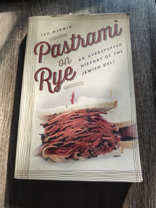 Książka Pastrami on Rye an overstuffed history of the Jewish Deli
