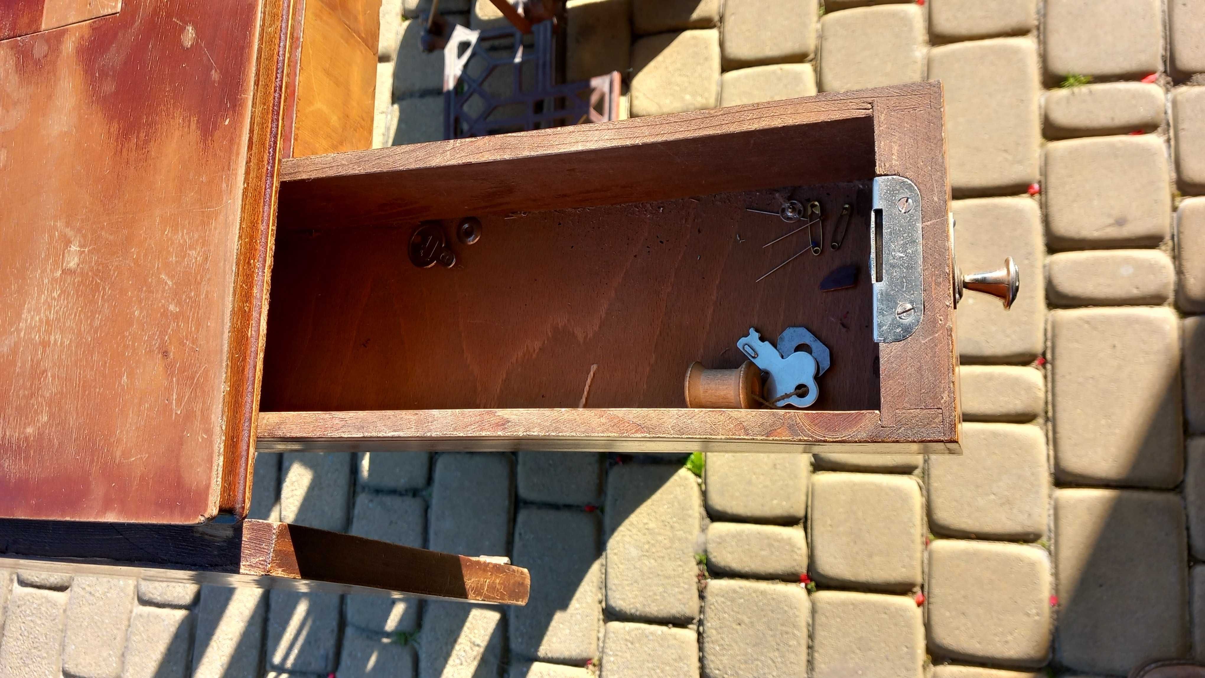 Kolekcja PRL maszyna do szycia Minerwa kompletna i sprawna