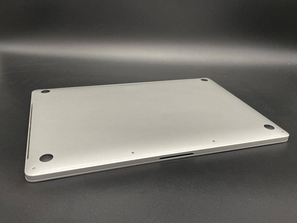 Macbook pro 2019 16 дюймів i7 16gb radeon 5300 ідеал