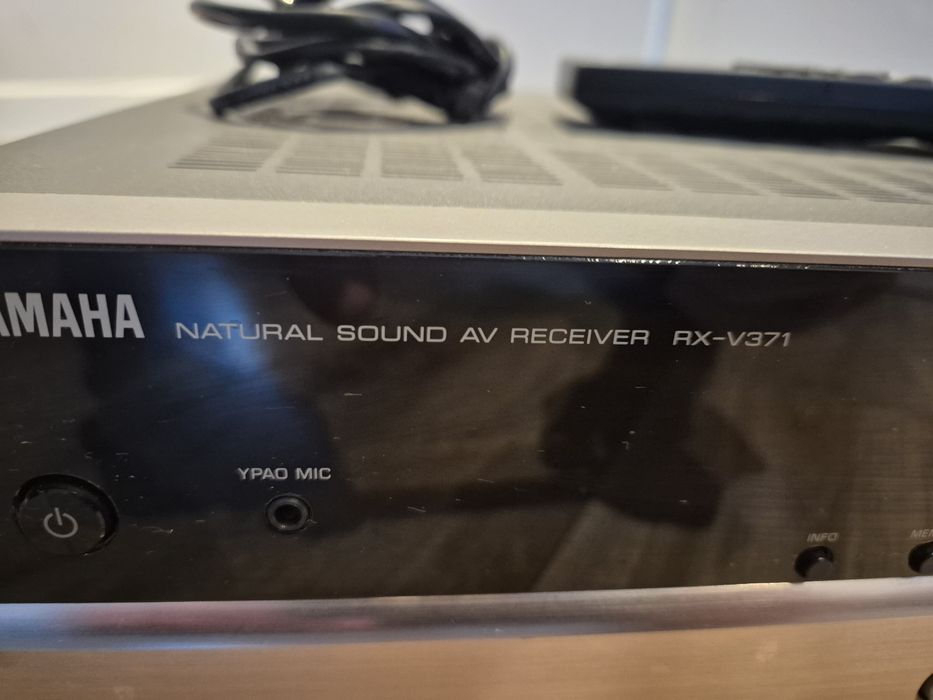 Yamaha RX - V371 Amplituner