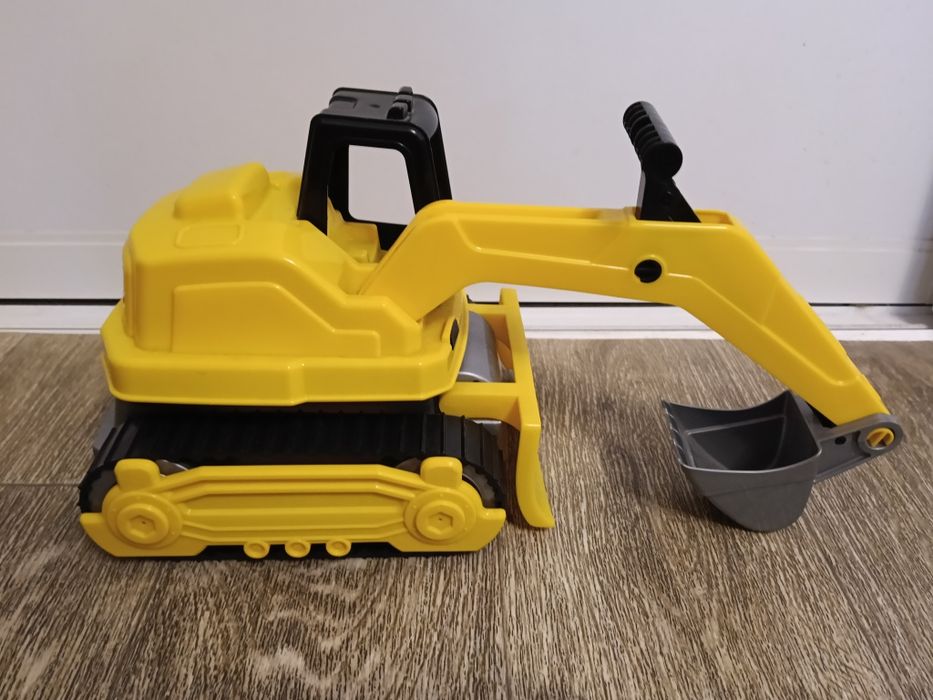 Экскаватор с ковшом гусеничный