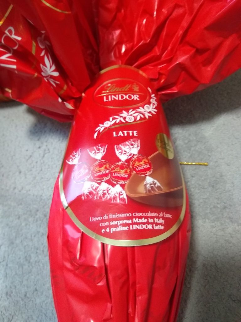 Lindt большое яйцо 240- 320грамм из швейцарского шоколада