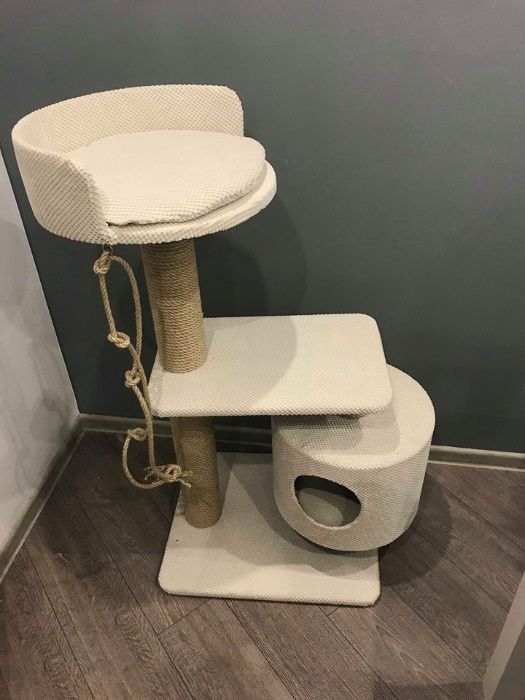 Nr 16. Drapak z domkiem dla kota z liną sizalową