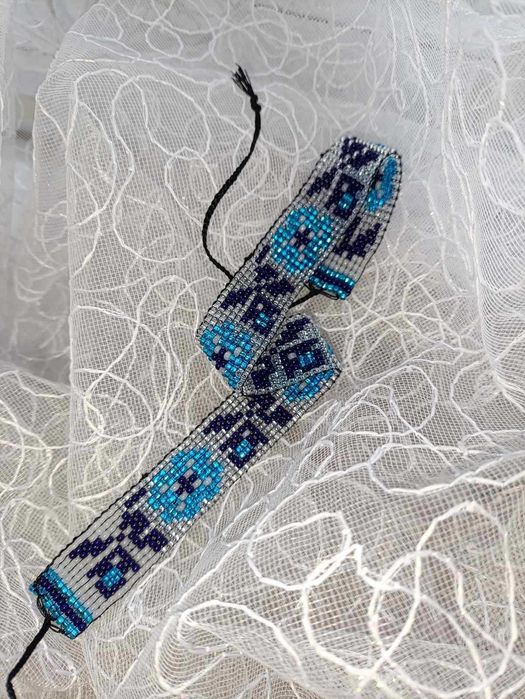 Вироби з бісеру та натурального каменю