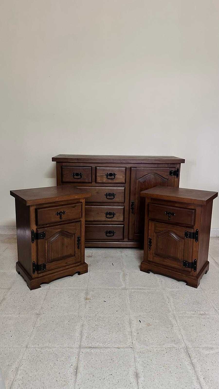Conjunto de Mobília de Quarto em Madeira Maciça - Excelente Estado