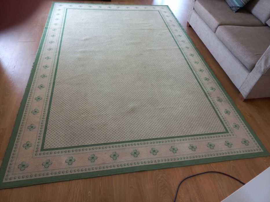 Tapete verde 200x300 pêlo curto em excelente condição