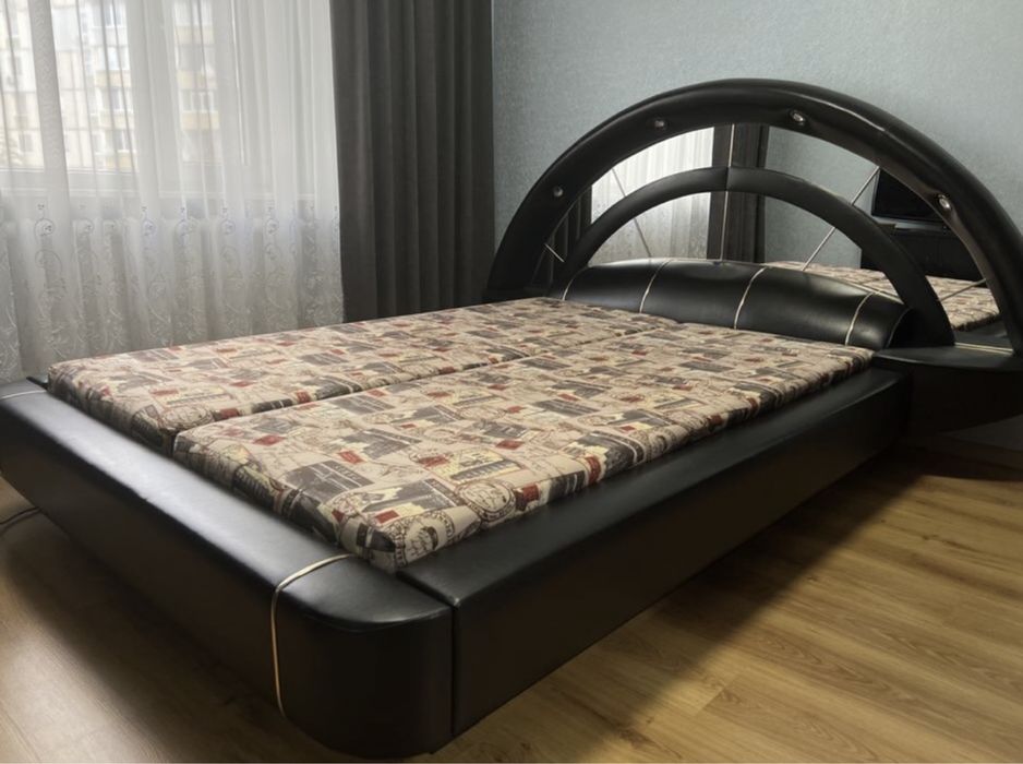 Двоспальне ліжко