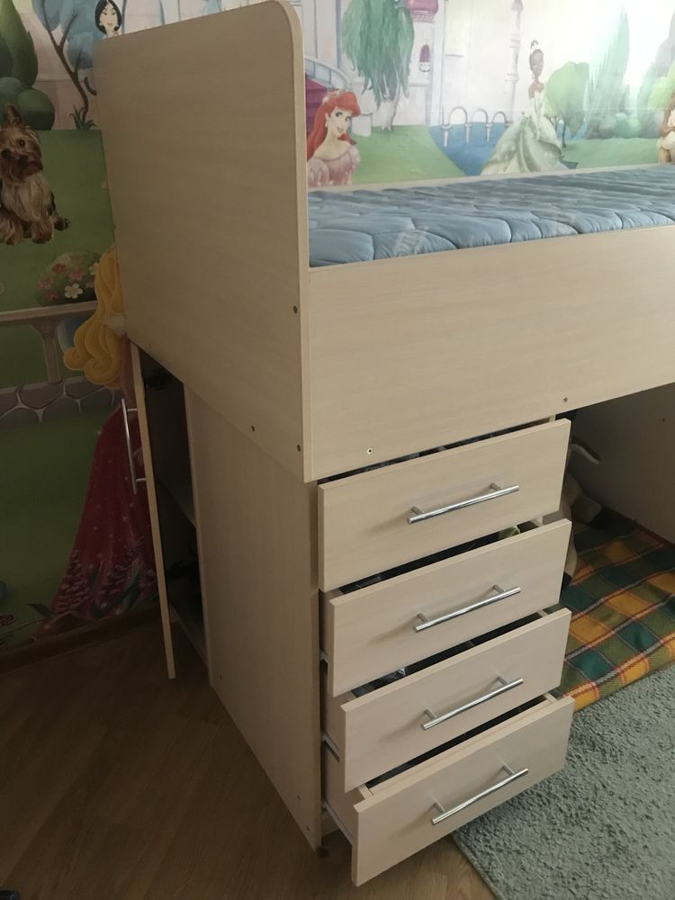Продам кровать з монтованою шафою