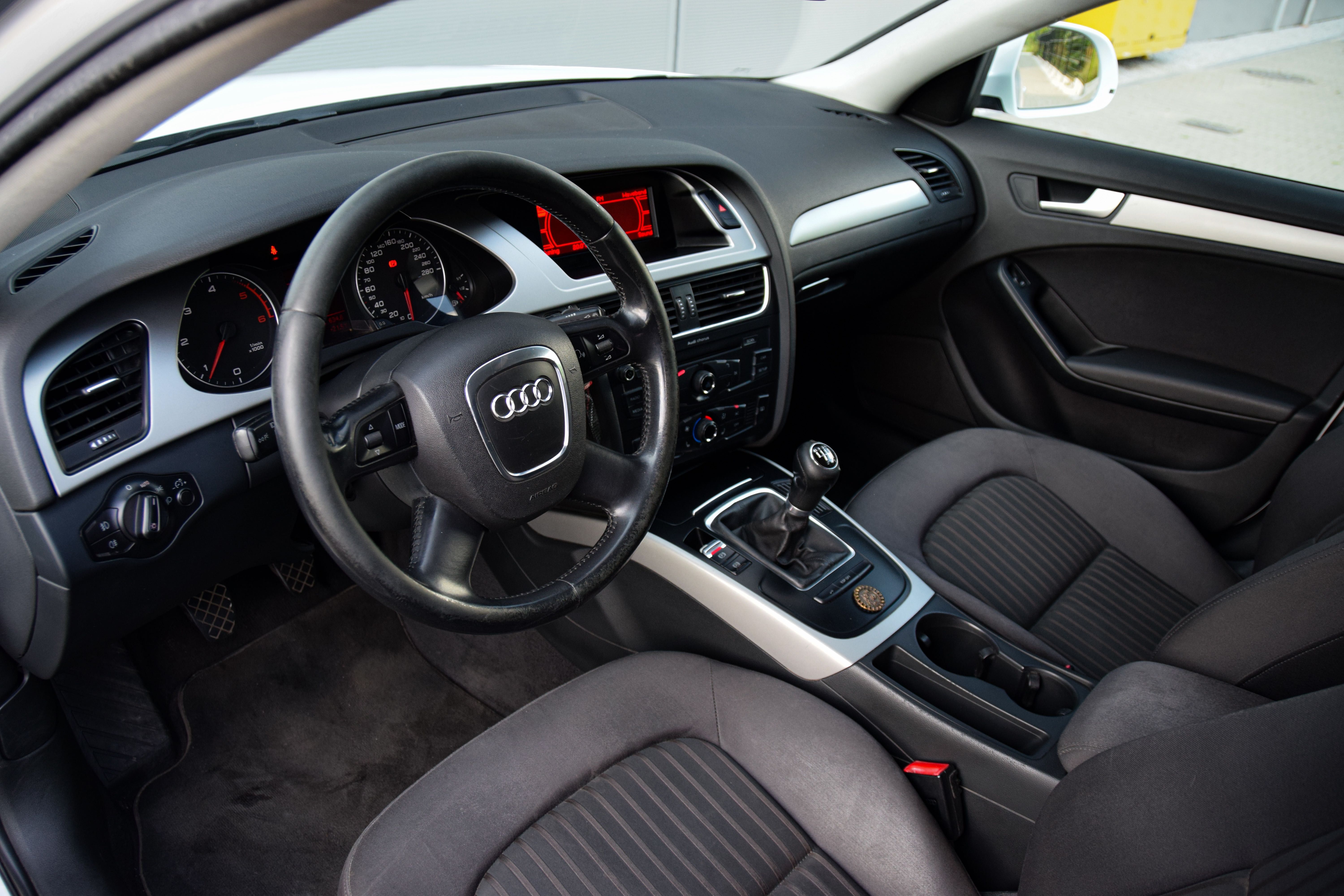 Audi A4 kombi 2.0 TDI 143KM 1 własciciel w kraju od 2017r
