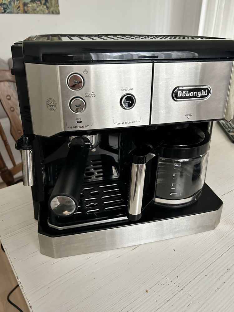 Delonghi kolbowo przelewowy