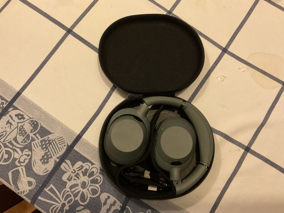 Sony ULT Wear Headphones cinzentos