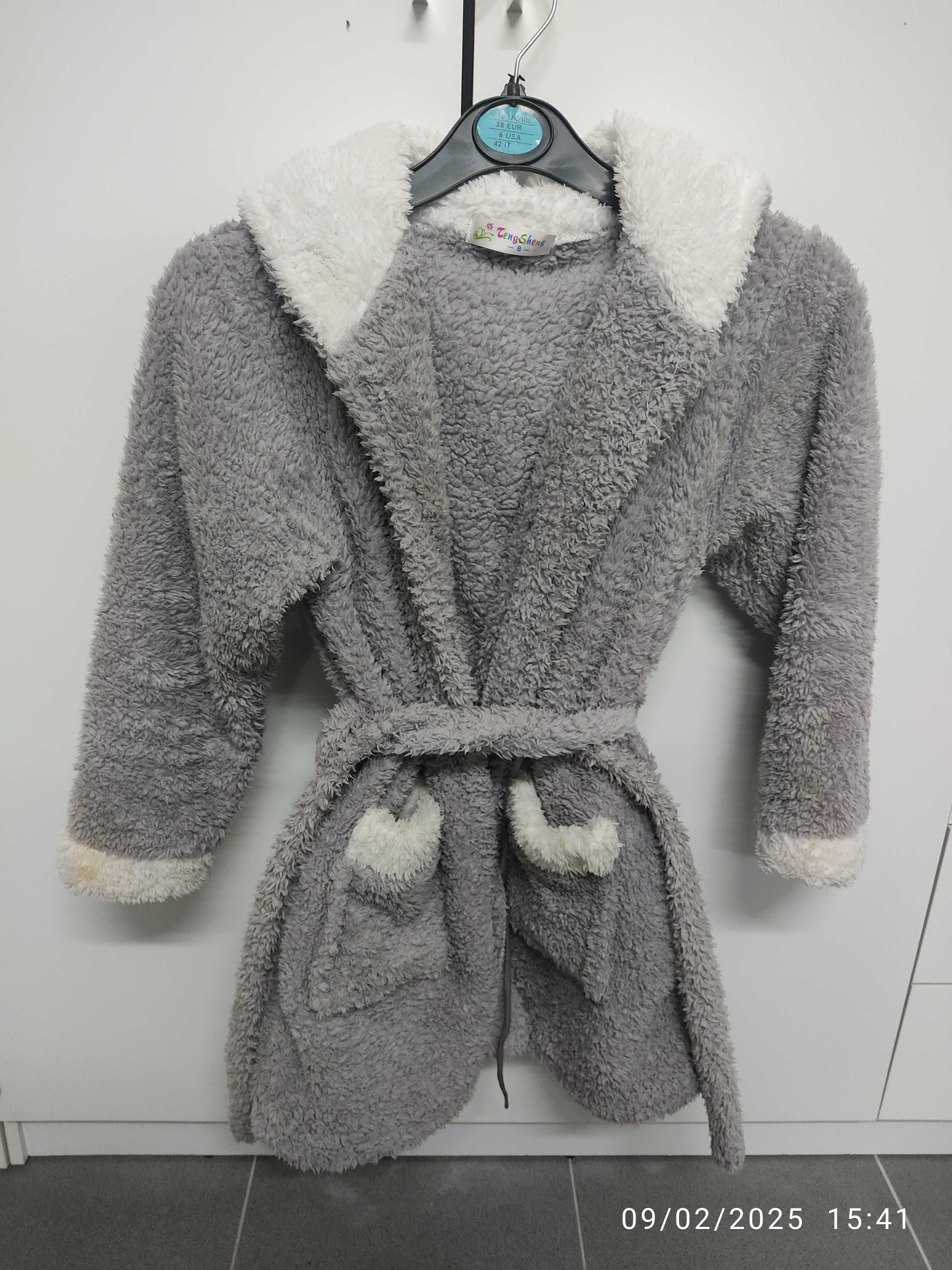 Robe quentinho em bom estado.