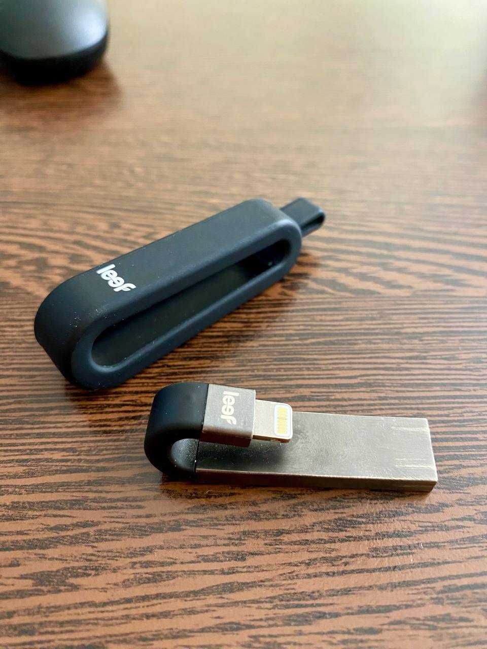 Leef iBridge 3 64GB (USB 3.1) + оригінальний чохол-капсула