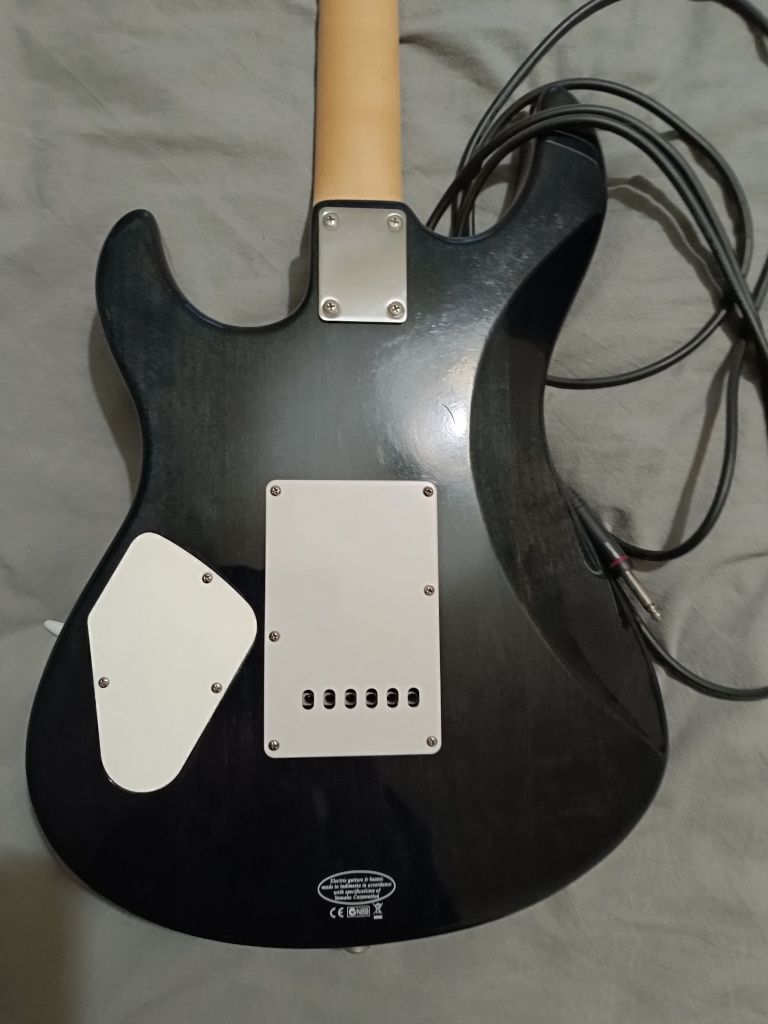 Gitara Yamaha 212