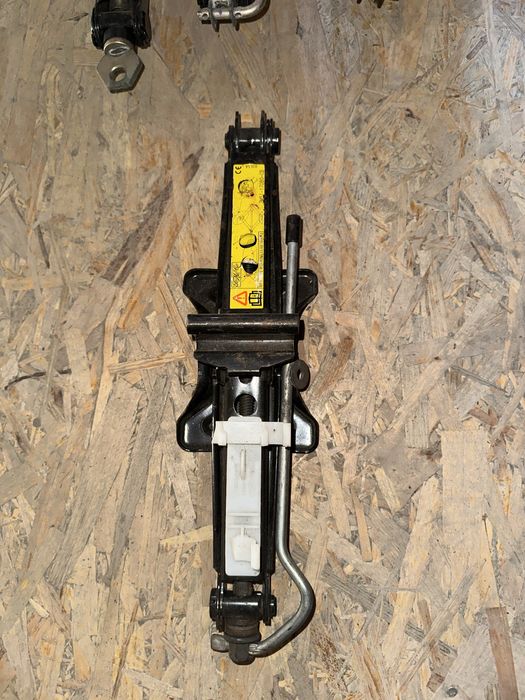 Домкрат w163w211w203Jeep grand cherokee volksvagen  opel