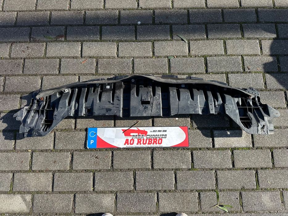 Base inferior parachoque toyota auris 2013/2019