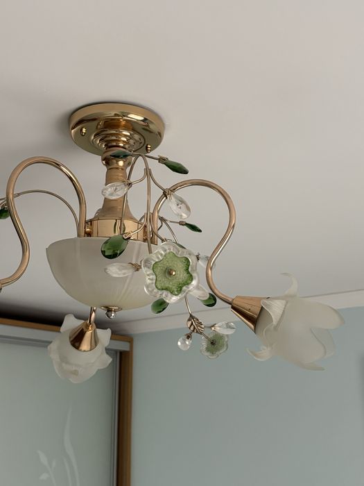 Стельова люстра на 6 лампочок • класичний дизайн