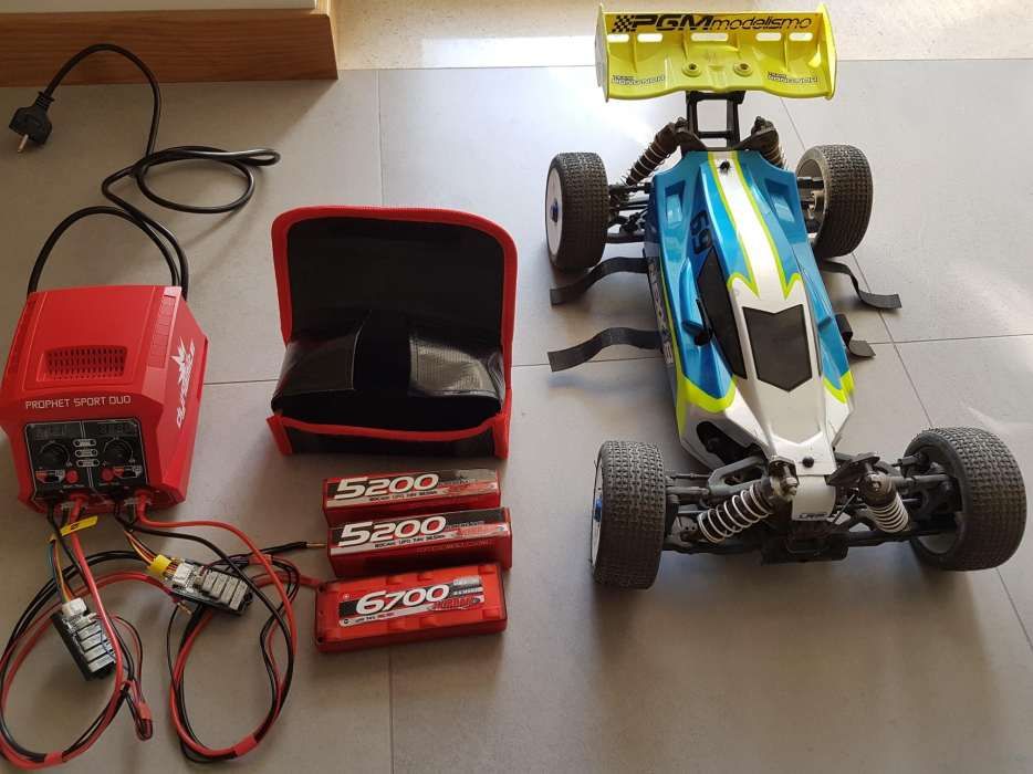 Carro eléctrico 1:8 competição