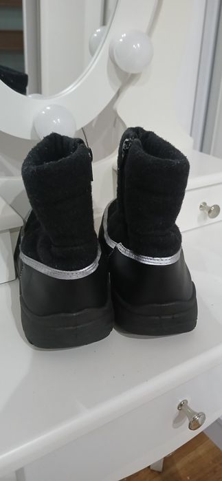 Sinsay ocieplane miękkie jesienno zimowe buty za kostkę unisex r. 33