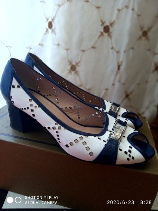 Туфлі-босоніжки  жіночі