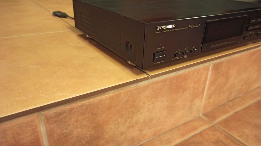 Tuner Stereo Pioneer F-656 markII w pełni sprawny i ładny stan panelu
