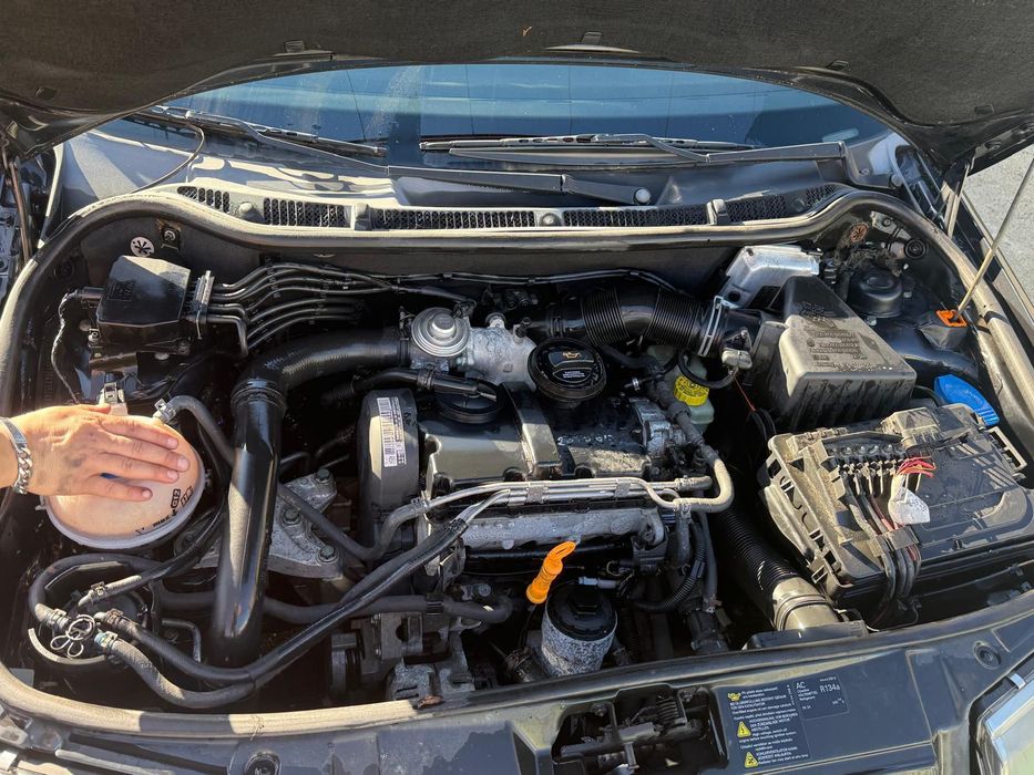 Vendo skoda 5 portas mas tá adaptado para dois lugares