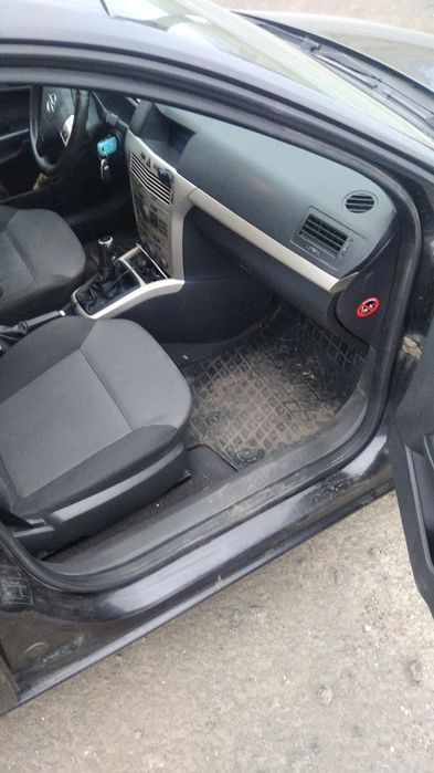 Продам автомобиль Opel Astra H 2007 год.Вложений не требует.