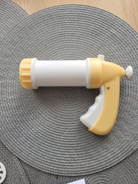 Dekorator do ciast, tortów i ciasteczek + zestaw dysz i krążków cukier