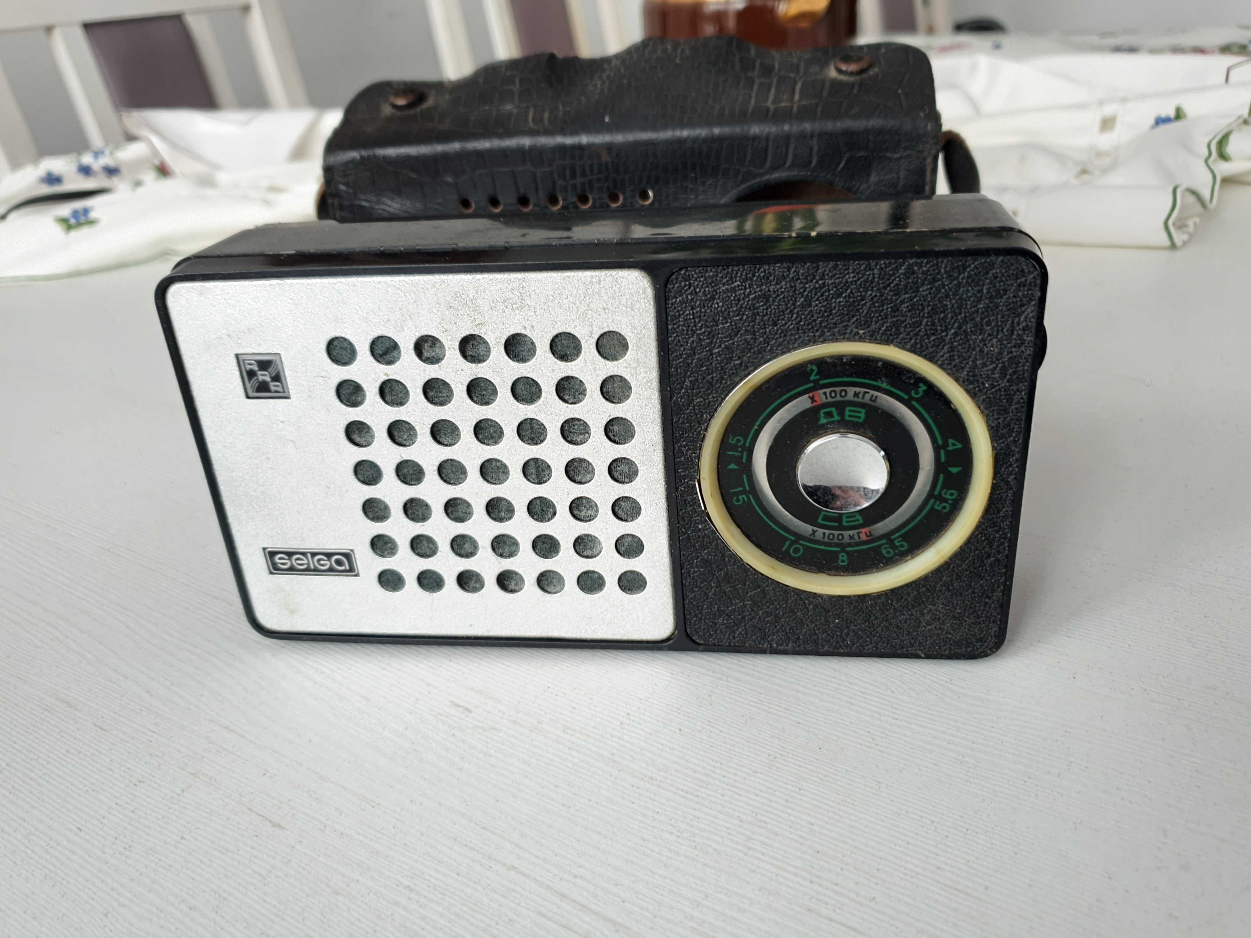 Stare zabytkowe rosyjskie radio SELGA 404 dla kolekcjonera