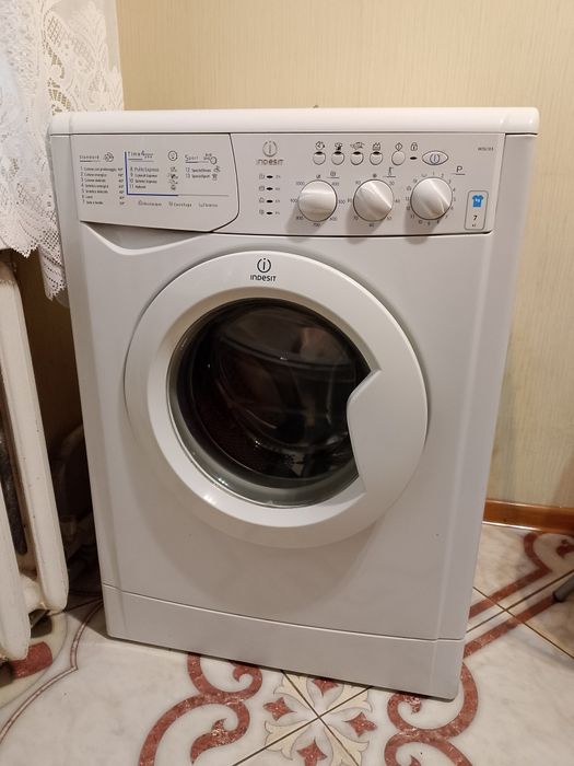 Пральна машина INDESIT WISL 105 на 7 кг.