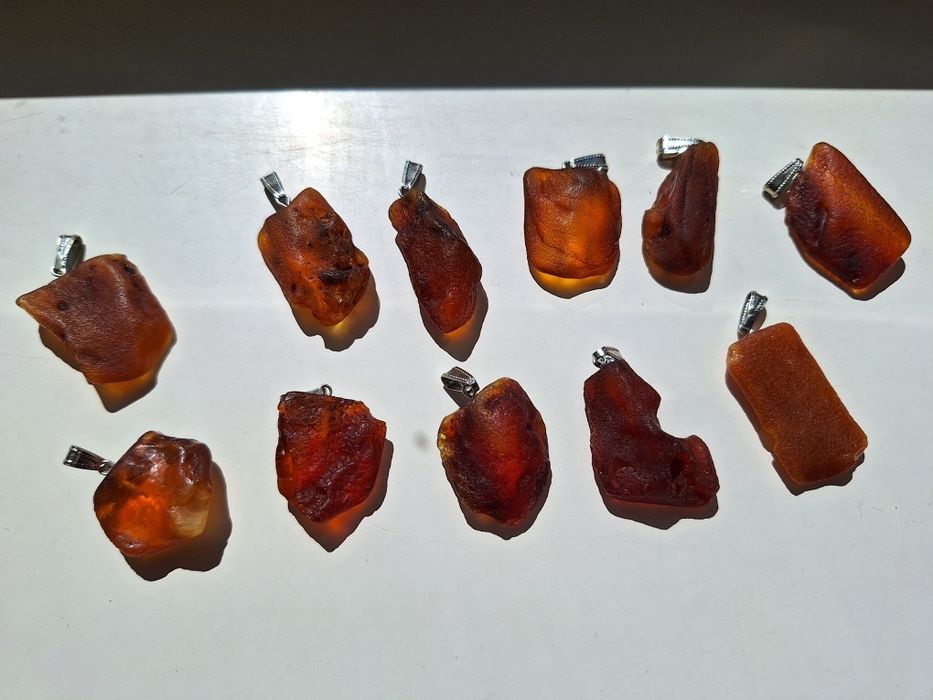 Zawieszki z bursztynu