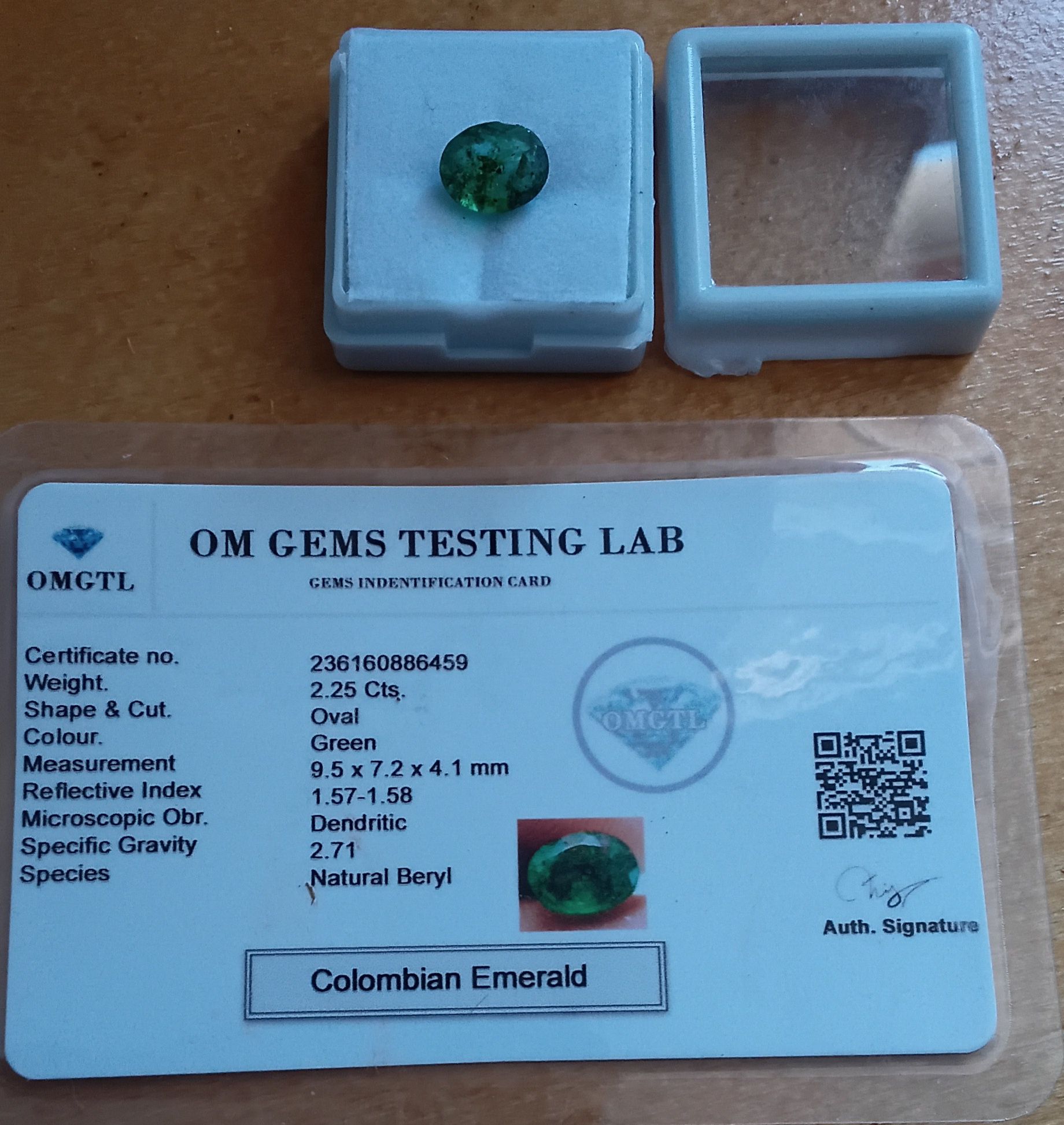 Esmeralda Colombiana Certificada com 2.25 Ct