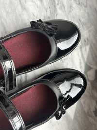 Туфлі лакові для дівчинки clarks чорні