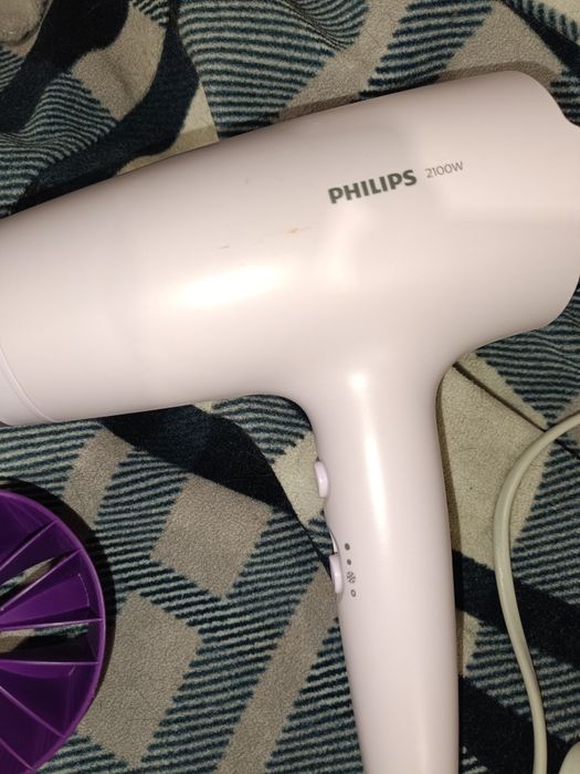 Фен Philips Series 3000.