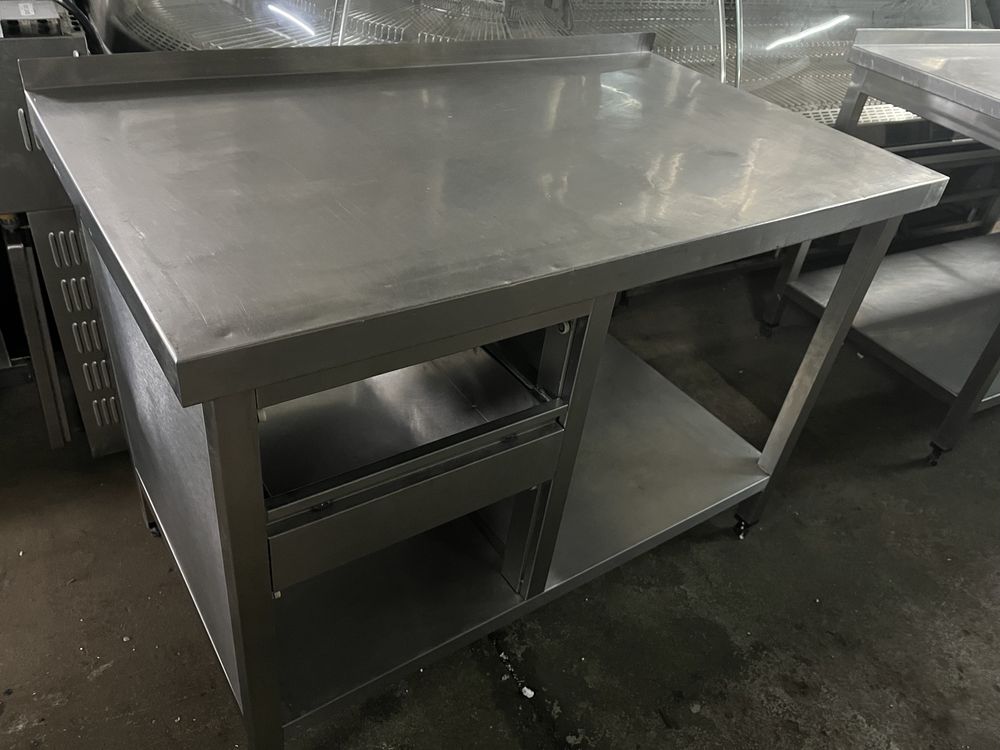 Escaparate em inox com uma gaveta 1.20mt x 70cm