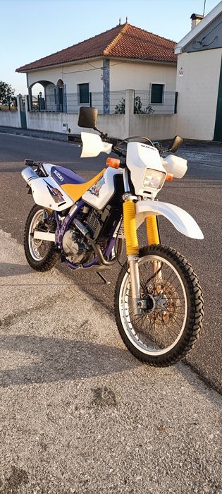 Suzuki Dr 650 se 
Ano 1997
Km 32650 reais 
Revisão feita,válvulas