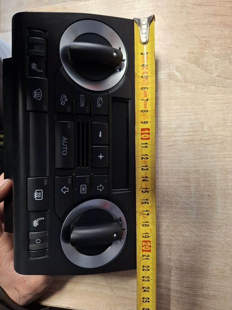 Audi A3 8P Panel Nawiewu Klimatyzacji Pod Navi 043AH