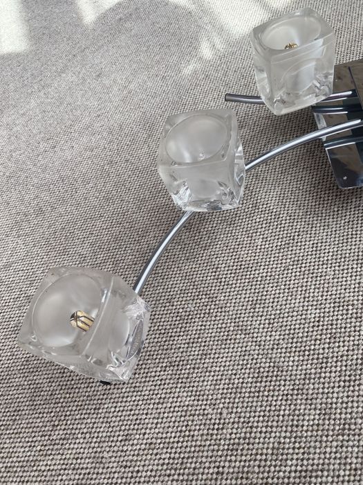 Красива люстра лампа гарний стан