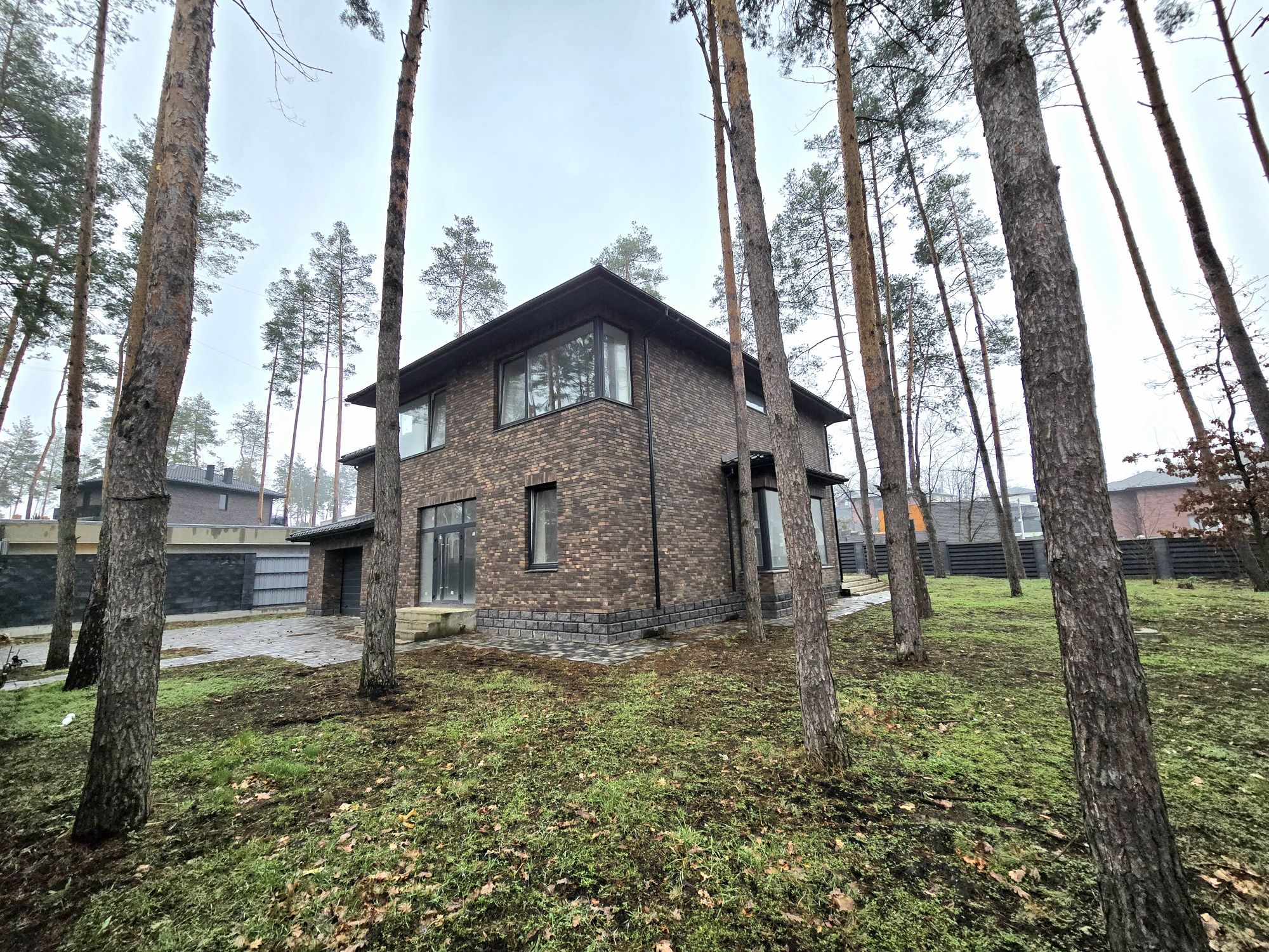 Будинок з цегли 332 м2 у соснах 6 кімнат с. Лісники Обухівський район