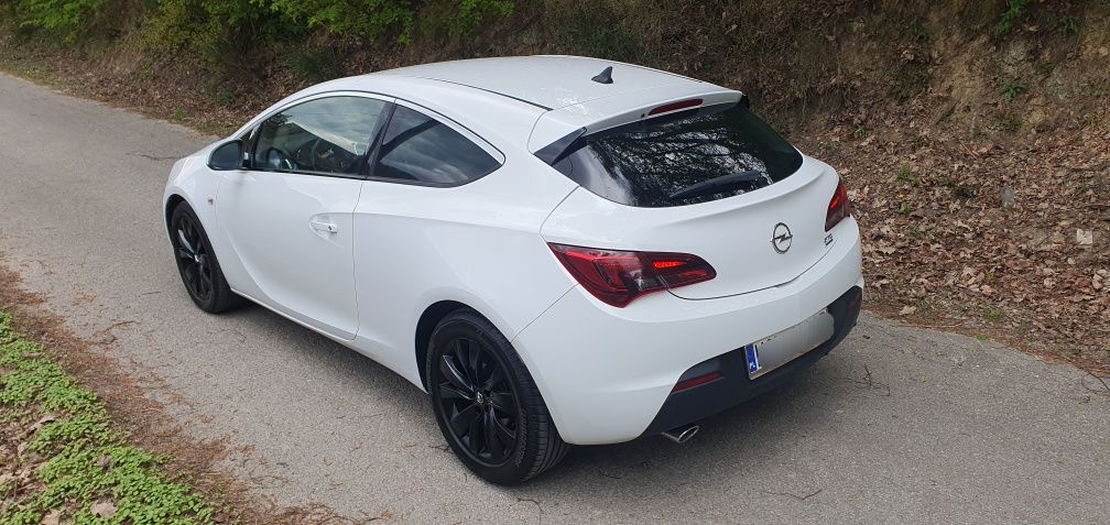 Opel Astra GTC 2.0CDTI Bi-xenon