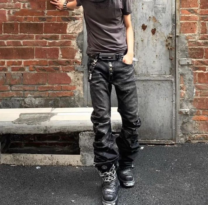 Джинсы клеш Balenciaga distressed type