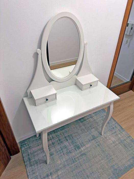 Toucador branco com espelho e tampo em vidro - Como novo