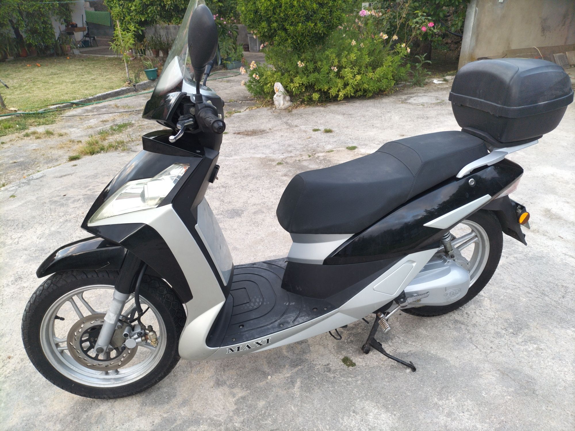 Scooter MTR maxi 125