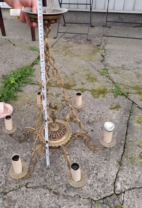Mosiężny ,wiekowy żyrandol sprzedam .