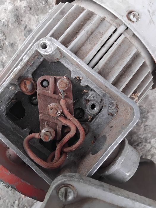 Продам електро двигуни