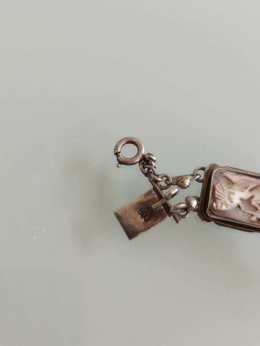 Lindo pulseira de prata antiga com camafeus.. Marca de prata no fecham