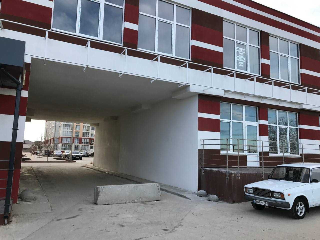 Продам фасадное помещение под бизнес в ЖК Розенталь в ТРЦ. 83 м2.