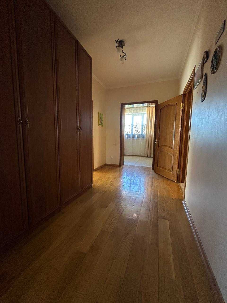 Продаж Будинку Окремого 230 м2, 10 сотих с. Басівка + Гараж 2 авто