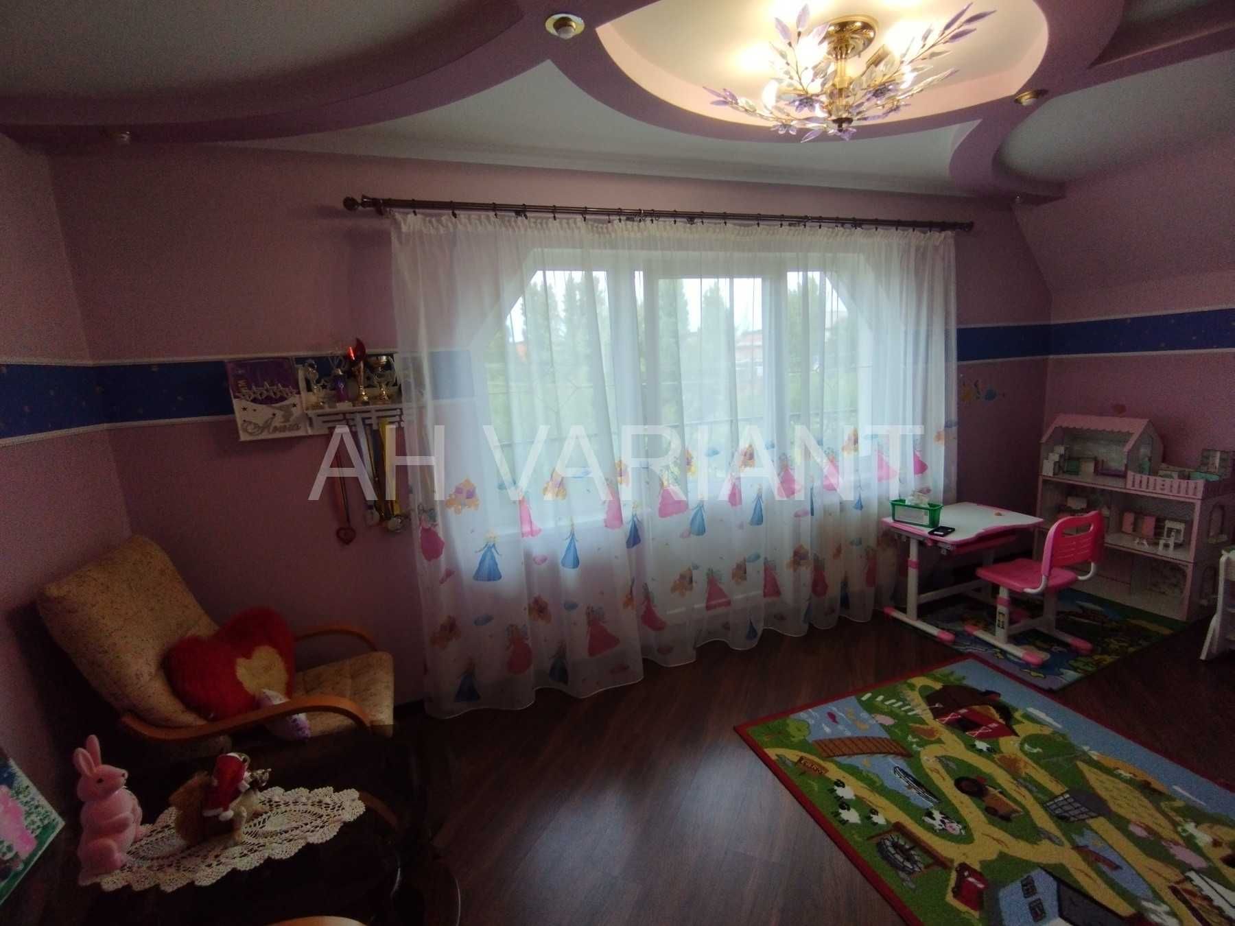 Продається сучасний будинок в м. Ужгород, вул. О. Блистіва
Код: 9135